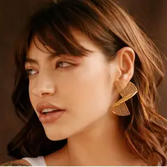 AMORINO JEWELRY - Aretes contorsionista Filigrana en Plata ley 925 con Baño de Oro de 24 kt de 5 Micras