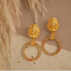AMORINO JEWELRY - Aretes Titiritero con Baño de Oro de 24 kt de 5 Micras