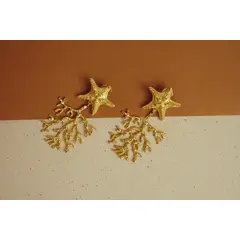 AMORINO JEWELRY - Aretes Estrella Coral con Baño de Oro de 24 kt de 5 Micras
