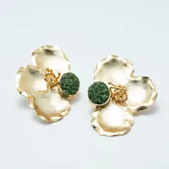 ENIGMA - Aretes Flor Origen Dorados