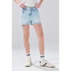 KOAJ - Short de jean azul claro con desgastes sutiles y tiro a Mujer