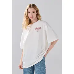 KOAJ - Camiseta oversize manga corta crema con arte de Coca-Co Mujer