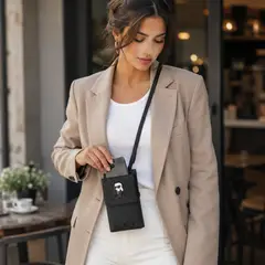 KARL LAGERFELD - Bolso para Teléfono con Correa y Ranuras para Tarjetas Negro