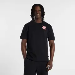 NEW BALANCE - Camiseta MenS Ramen T-Shirt Hombre