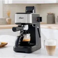 OSTER - Cafetera Espresso Oster® de Vapor 4 Tazas con Jarra de Vidrio y Tubo Espumador
