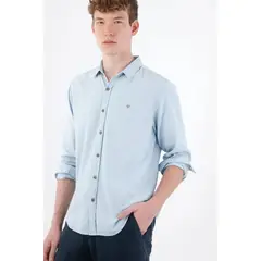 TENNIS - Camisa regular fit con botones tono madera en algodón azul claro para hombre