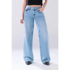 KOAJ - Jean open leg tiro bajo azul claro con bota ancha Mujer