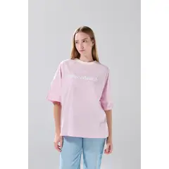 KOAJ - Camiseta manga ranglan corta rosada college oversize Mujer