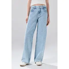 KOAJ - Jean loose azul claro con tiro bajo y bota amplia Mujer