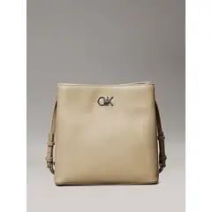 CALVIN KLEIN - Bolso beige tipo cubo convertible