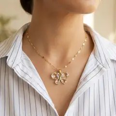 DELUXE - Collar Cadena Con Dije Mariposa Piedra Blanca Circon En Acero Inoxidable + Caja