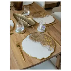 DAMMAR - Set x 6 Individuales y portavasos en resina Blossom blanco dorado