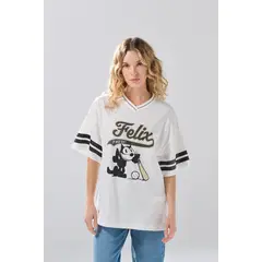KOAJ - Camiseta oversize cuello V crema con diseño de Félix el Mujer