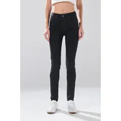 KOAJ - Jean negro push up infaltables con realce y tiro alto Mujer