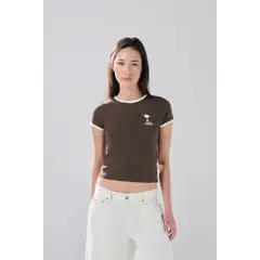 KOAJ - Camiseta café manga corta con contrastes y arte de Snoo Mujer