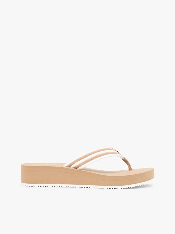 Imagen de Sandalias beige de cuña con rayas
