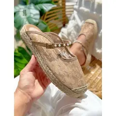 HACHE SHOES - Sandalia Sueca Correa Bordado Beige Yute Artesanal Dama