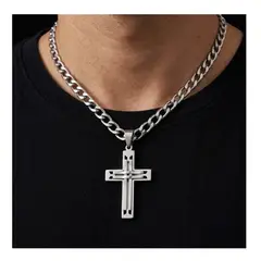 DELUXE - Collar Cadena Con Dije De Cruz Plateado En Acero Inoxidable Para Hombre + Caja