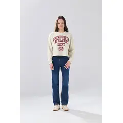 KOAJ - Buzo crema claro cuello redondo con texto college rojo Mujer