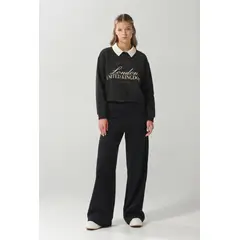 KOAJ - Buzo negro con cuello polo y estampado college en frent Mujer