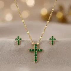 STAINLESS STEEL - COLLAR Y ARETES DE CRUZ VERDE ESMERALDA EN ACERO CON CIRCON BLANCO