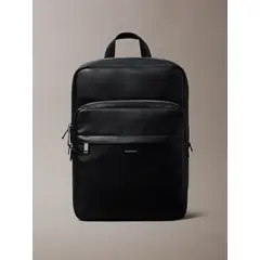 CALVIN KLEIN - Morral negro cuadrado slim micro pebble