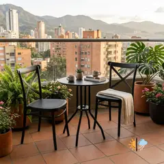 ENTRE NOS HOME - Juego de Balcón Lissy Negro con Mesa Metálica Pissa y 2 Sillas Tipo Ratán