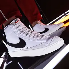 NIKE - Tenis para Hombre Moda Blazer Mid77 Vntg