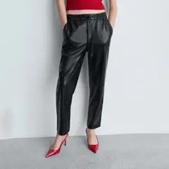MANGO - Jogger Crop Mujer Tiro medio Efecto cuero