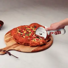 TRAMONTINA - Cortador de pizza Profesional de acero inoxidable y mango de polipropileno blanco
