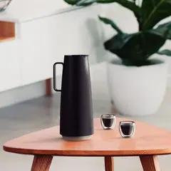 TRAMONTINA - Jarra Térmica Exata en Plástico Negro con Ampolla de Vidrio 1 L