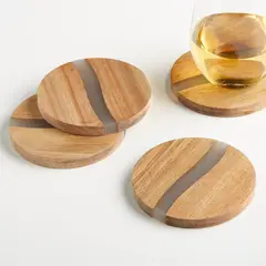 CRATE & BARREL - Portavasos en Madera de Acacia y Resina Set x 4