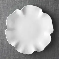 CRATE & BARREL - Bandeja Ruffle en Loza 41 cm
