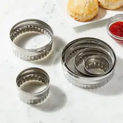CRATE & BARREL - Cortadores de galleta en Acero Inoxidable Set x 6