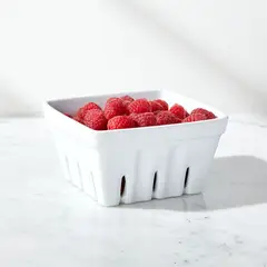 CRATE & BARREL - Colador Berry Box Porcelana