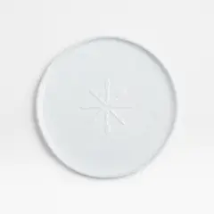 CRATE & BARREL - Plato de ensalada Mercer Snowflake en Porcelana de hueso 21 cm x 2 cm