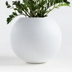 CRATE & BARREL - Maceta Sphere en Fibra de vidrio 57 cm x 66 cm