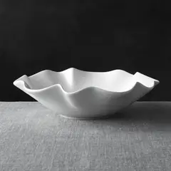 CRATE & BARREL - Bowl Ruffle en Loza 38 cm