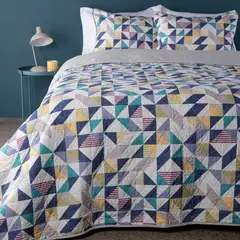 BENETTON - Cubrelecho con exterior de Polialgodón y relleno de 200 GSM Poliéster. Cubrelecho Estampado Gino para Cama Doble, queen y King.