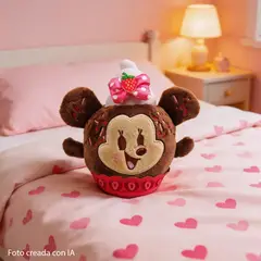 KIDS N PLAY - Peluche Disney Munchlings Minnie Brownie de Chocolate 15 cm