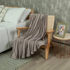 BYLMO - Cobija Piel de Durazno Gris Oscuro 180x200cm Fondo Entero