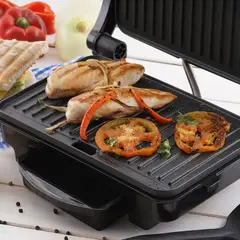 UNIVERSAL - Sanduchera Panini Grill 1000w Baquelita