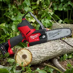 MILWAUKEE - Serrucho Mini Motosierra Inalámbrica De Batería De 6 In - 15.24 Cm 12 V