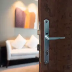 M&H SECURITY LOCKS - Kit Cerradura Tradicional Perfil Angosto 8805_35 + Manija