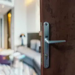 M&H SECURITY LOCKS - Kit Cerradura Tradicional Perfil Angosto 8805_20 + Manija