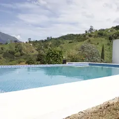 PORTTA - Piso Borde Rompeolas Piscina 40x50 cm Unidad Blanco Albo Coralino