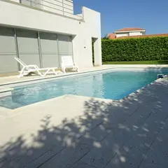 PORTTA - Piso Borde Rompeolas Recto Piscina 16x32 cm Unidad Blanco Albo Coralino