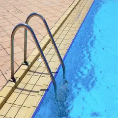 ATLANTIS - Baranda Piscina Con 4 Escalones