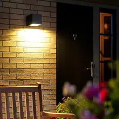 JUST HOME COLLECTION - Aplique Solar Led Cubik Luz Calida Negro